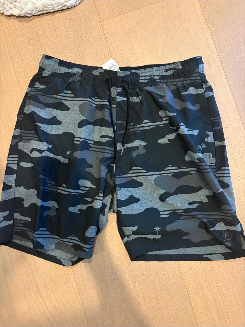 Travis Mathew Men's Black & Gray Camo Swim Trunks